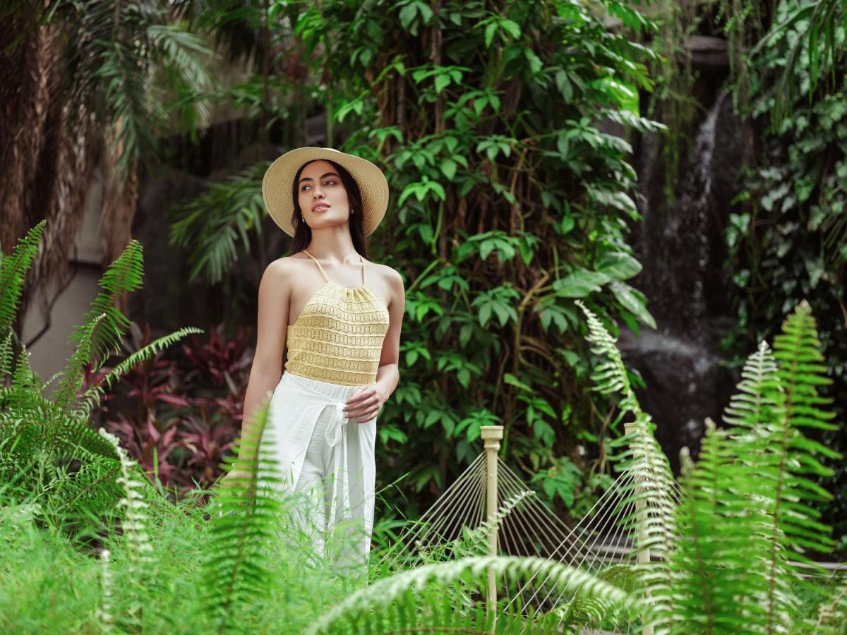 Hotel Taj Krishna Hajdarábád Exteriér fotografie A model in a garden