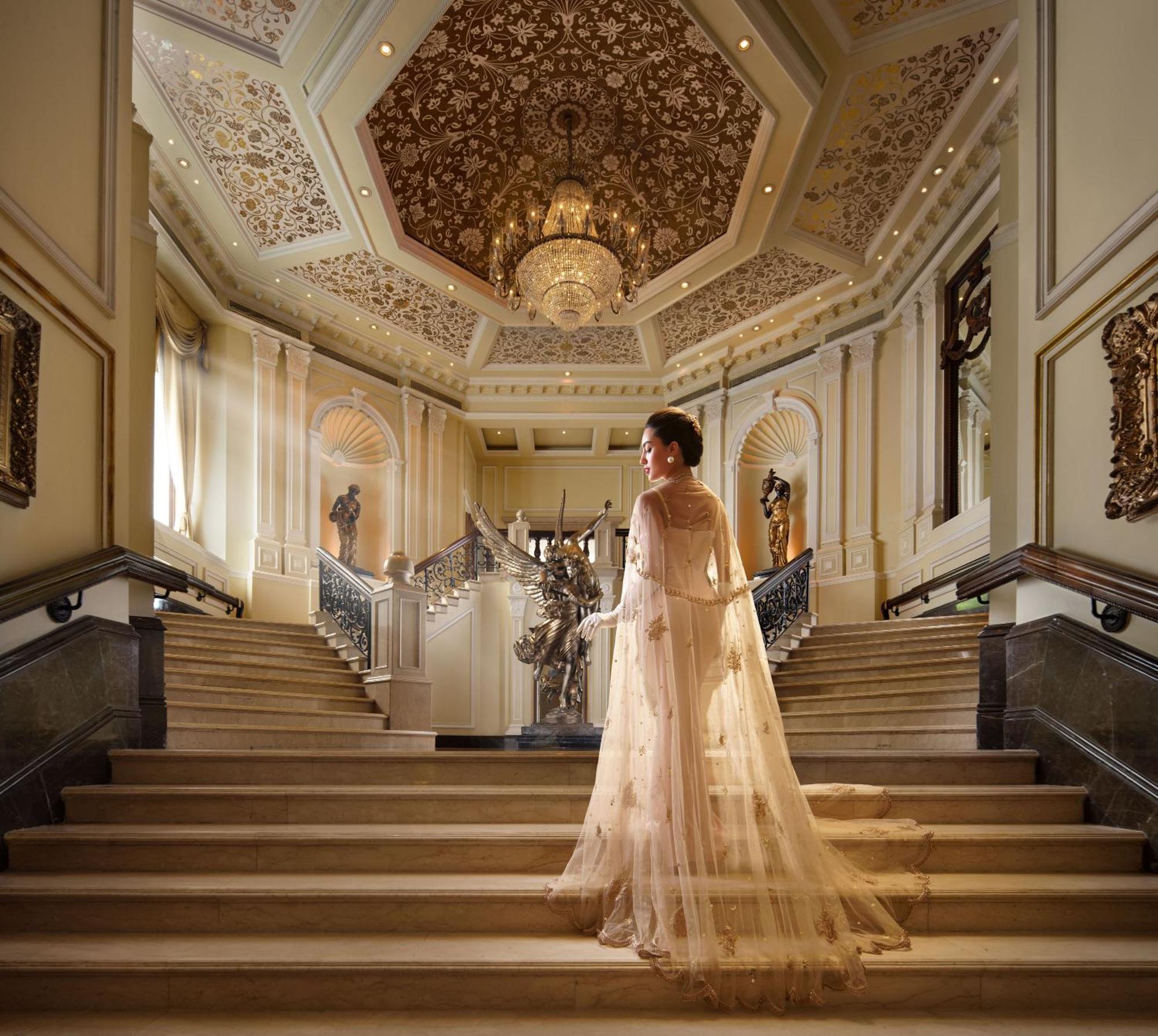 Hotel Taj Krishna Hajdarábád Exteriér fotografie The staircase at the main lobby