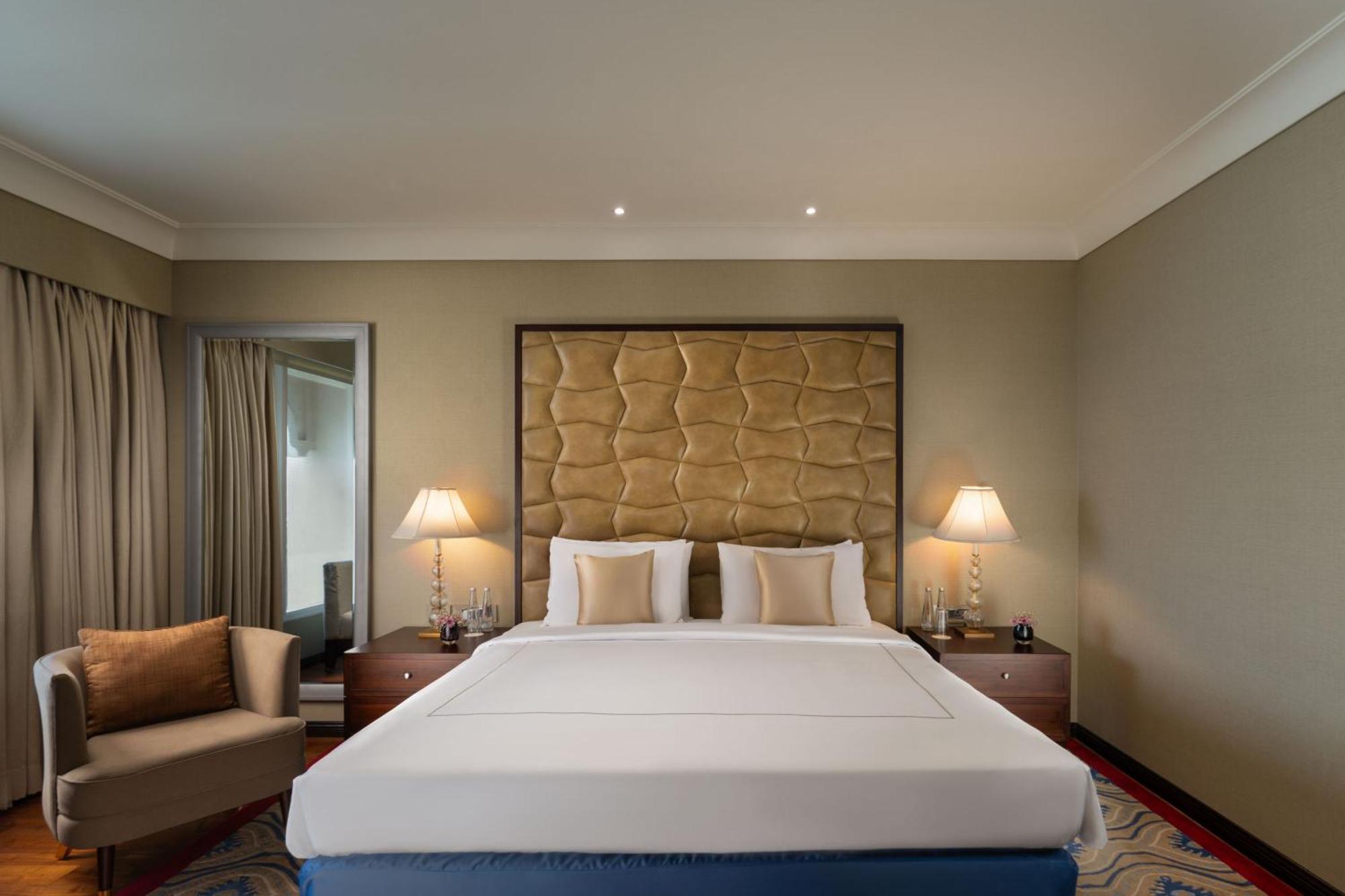 Hotel Taj Krishna Hajdarábád Exteriér fotografie A bedroom at the Taj Bengal